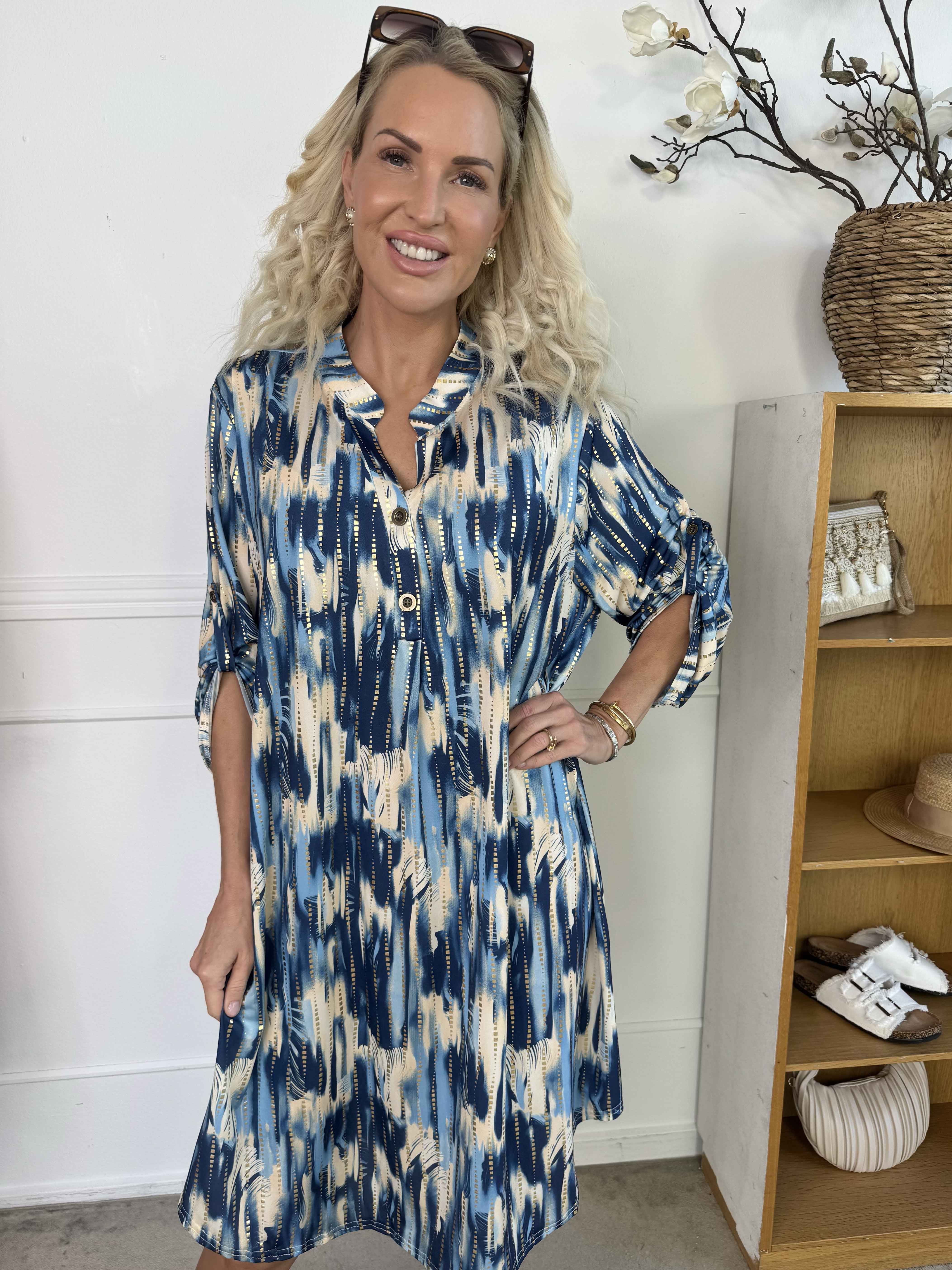 Ebba Pattern Long - Elastisk mönstrad klänning med gulddetaljer